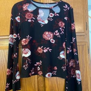 Cute Mudd longe sleeve top.  Keyhole neckline and bell sleeves. Size M